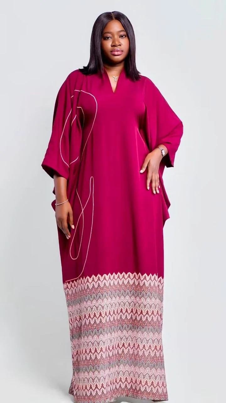 Boubou fuchsia à bordure tissée rose et blanche