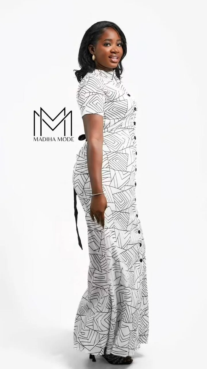 Robe-chemise au motif graphique, boutonnée devant